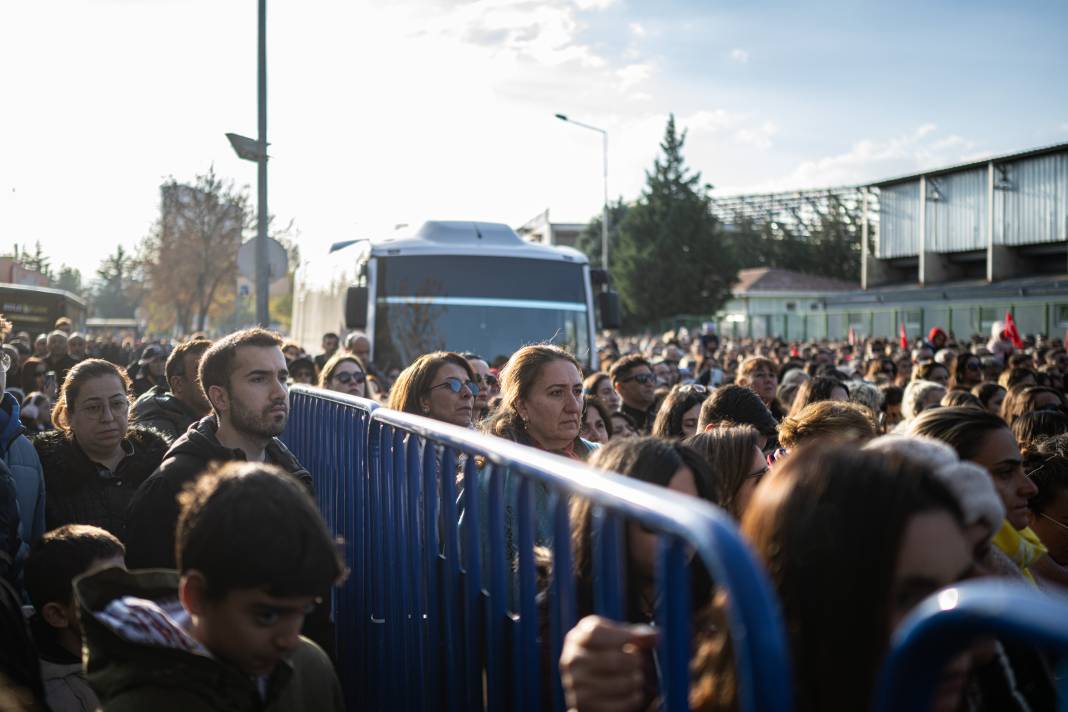 Atatürk’ü minnetle anıyoruz! Türkiye’de saat 9’u 5’geçe hayat durdu 3